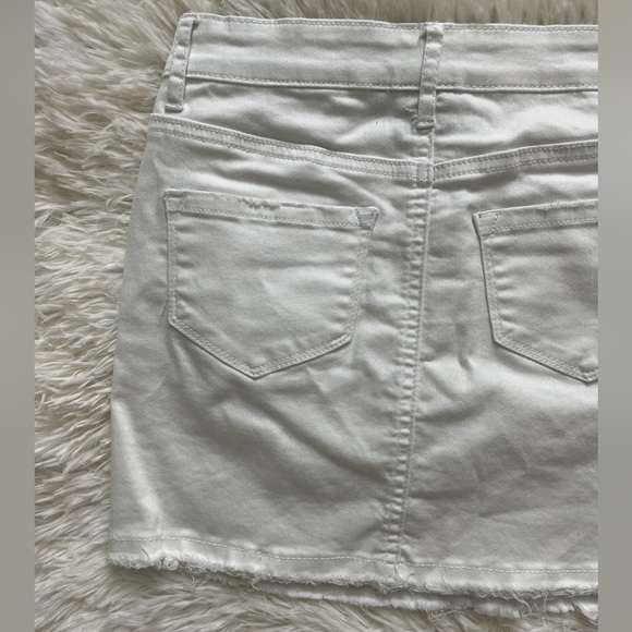 Ripped High-Waisted White Wash Jean Mini Skirt Size Medium - Picture 8 of 14